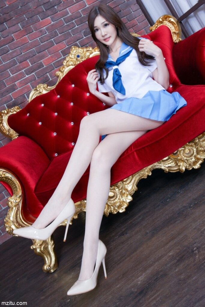 成熟迷人的美少妇，美腿纤细白皙真性感-盲兔兔