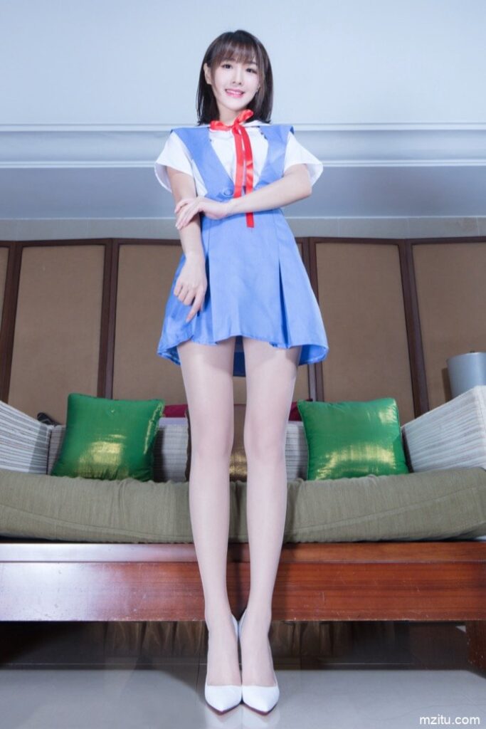 台湾妹子好甜美，一双大白腿让人移不开眼！-盲兔兔
