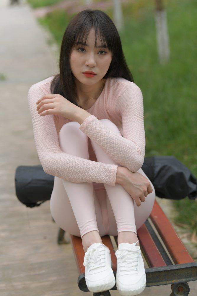 粉粉的瑜伽裤女孩太可爱了 J2090 854P1V-30.4GB-盲兔兔