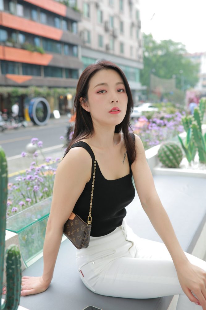图片[1]-非常漂亮的白色紧身裤女孩J2055 895P2V-24.5GB-盲兔兔