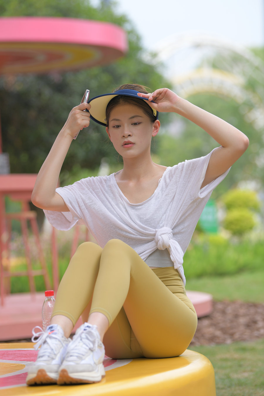 图片[1]-戴着遮阳帽的瑜伽裤女孩J2965 796P1V-27.1GB-盲兔兔