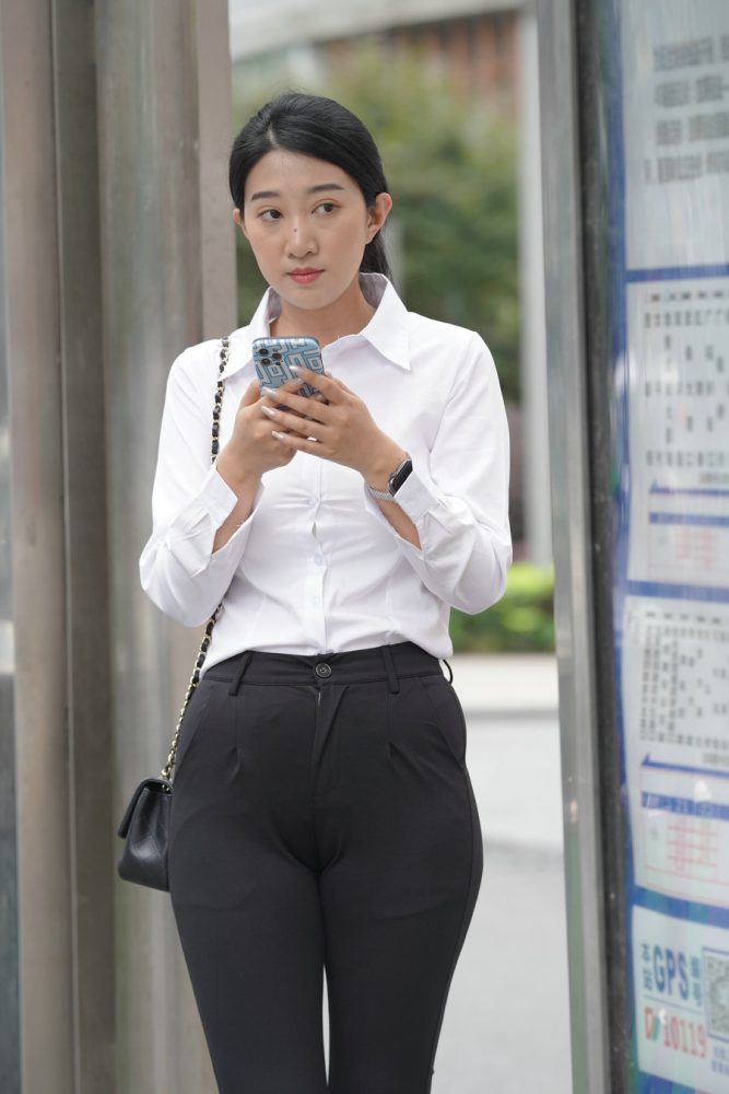 图片[3]-等公交的制服女人J2130 976P2V-29.5GB-盲兔兔