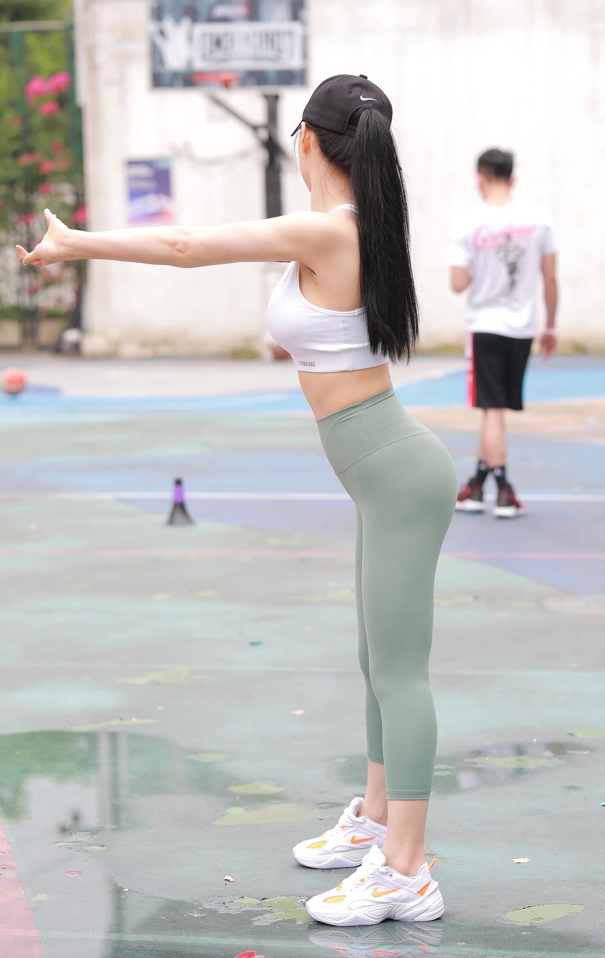 图片[1]-打扮很休闲的瑜伽裤女孩 J1600 415P3V-10.4GB-盲兔兔