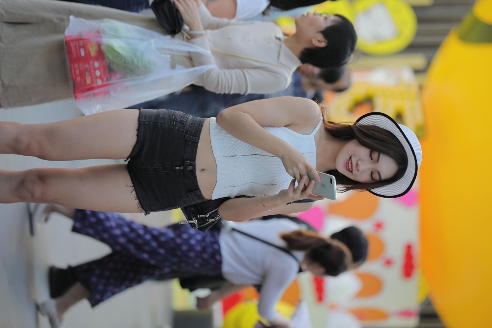 图片[2]-非常时尚阳光的牛仔热裤女孩【808P】00064-盲兔兔