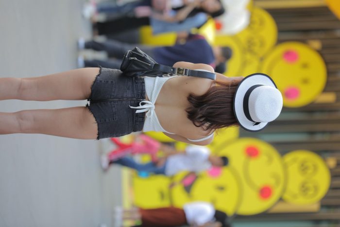 非常时尚阳光的牛仔热裤女孩【808P】00064-盲兔兔