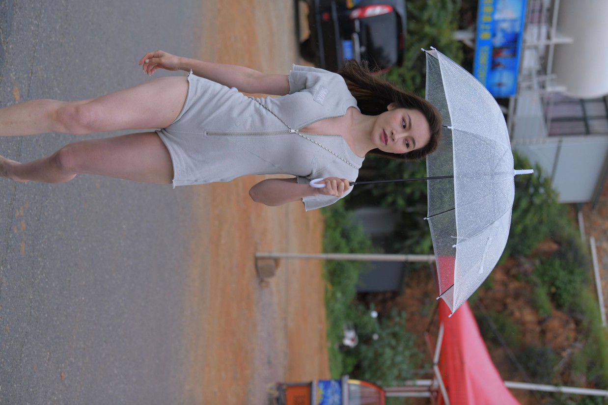 图片[5]-阴雨天在海边骑车的长发女人【156P】00044-盲兔兔
