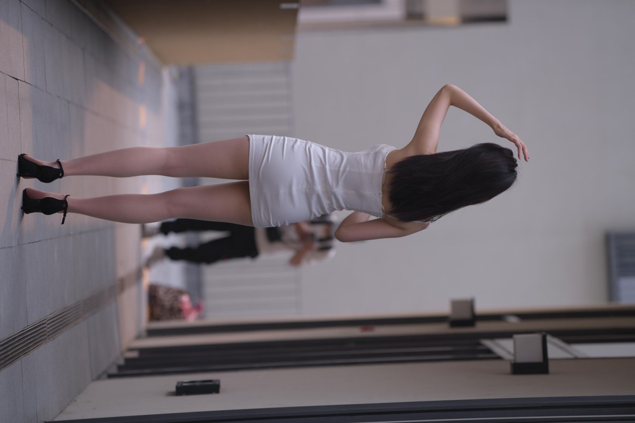 图片[4]-长发女孩紧身短裙特别显身材【245P】00040-盲兔兔