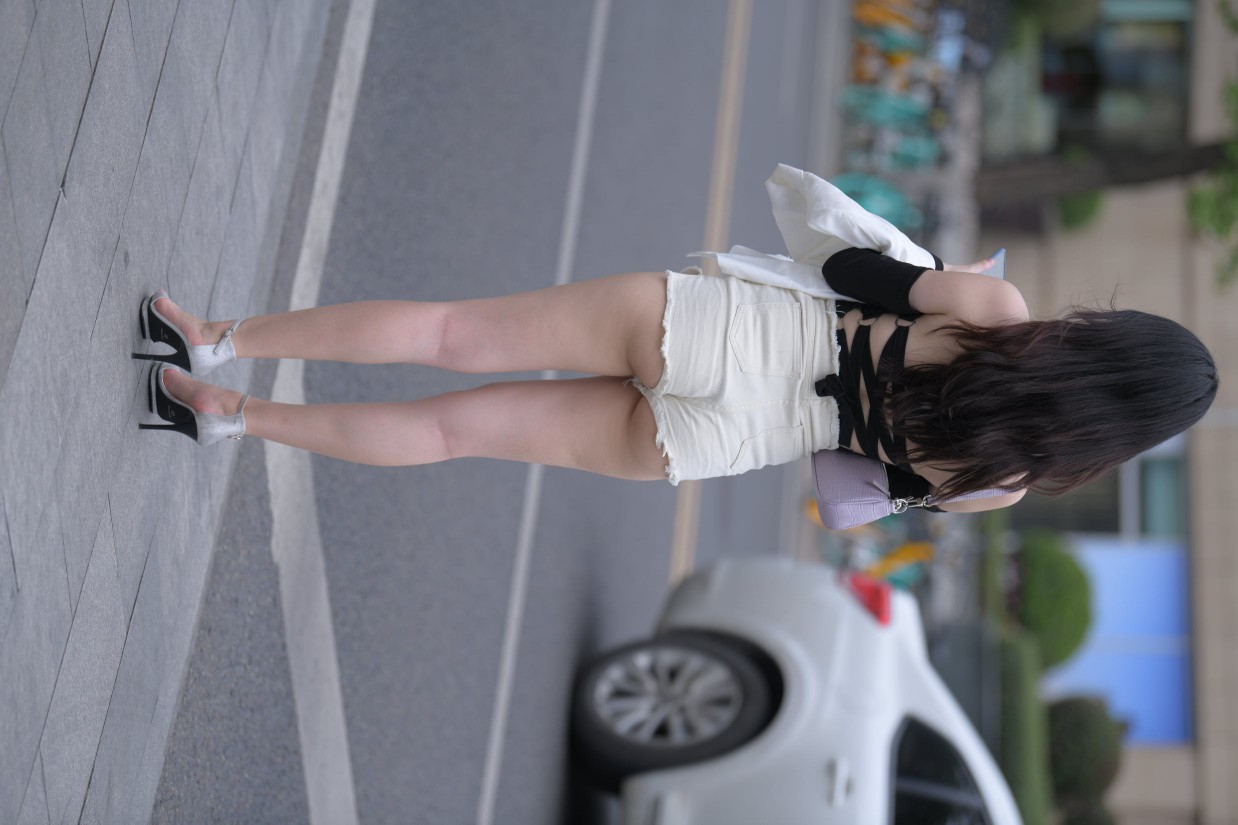 图片[2]-长发飘飘的白色热裤美丽女孩【49P】00029-盲兔兔