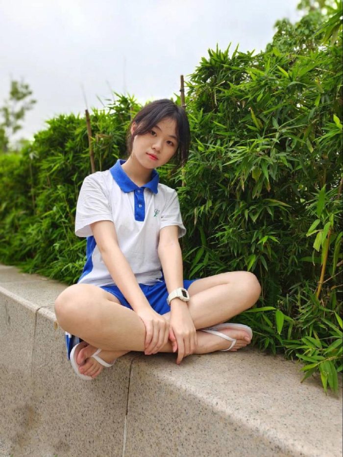 穿校服非常清纯的小姑娘【49P】20003-盲兔兔