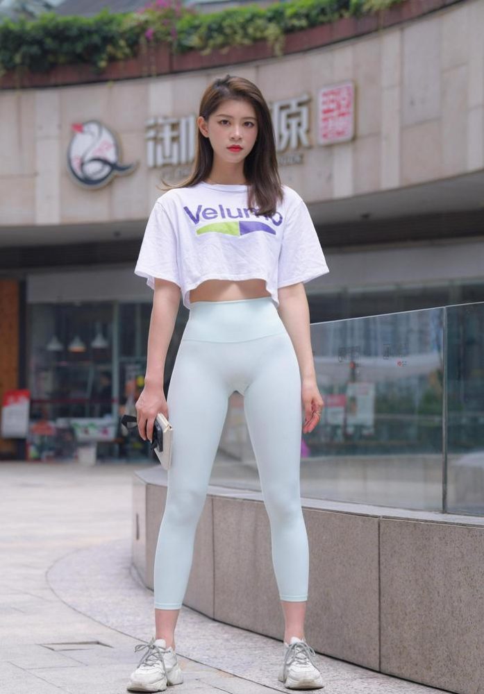 这个瑜伽裤女孩真的很漂亮 J1960 815P1V-28.9GB-盲兔兔