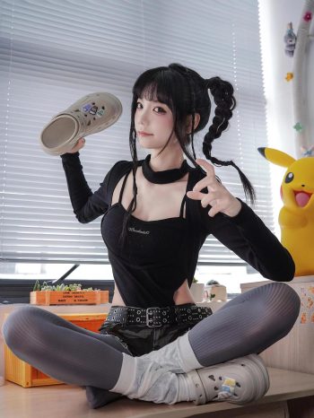 图片[10]-牛仔热裤+灰丝姑娘玩自拍-盲兔兔