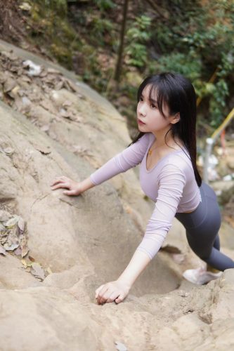 图片[8]-穿瑜伽裤爬山的长发少女-盲兔兔